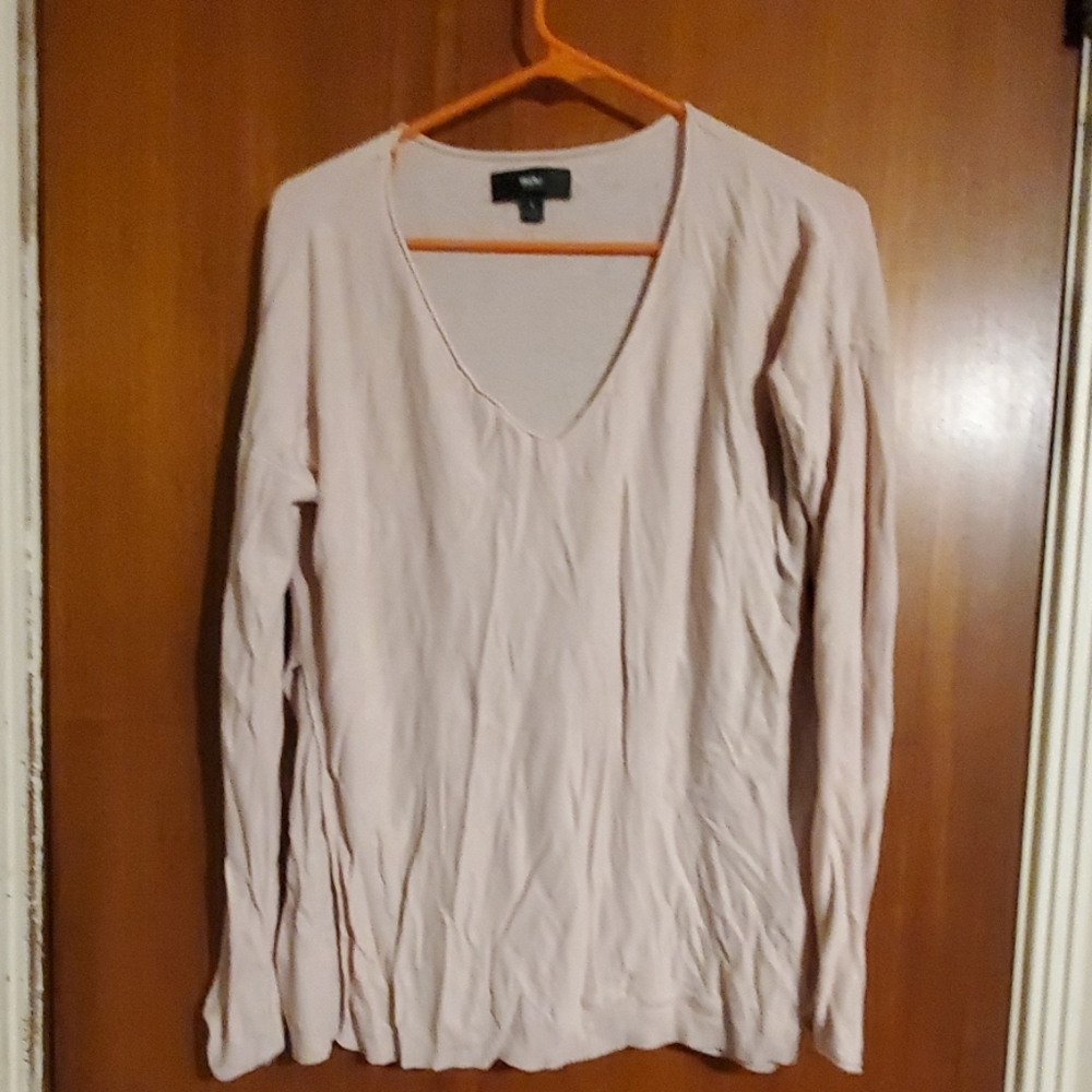 Light weight sweater